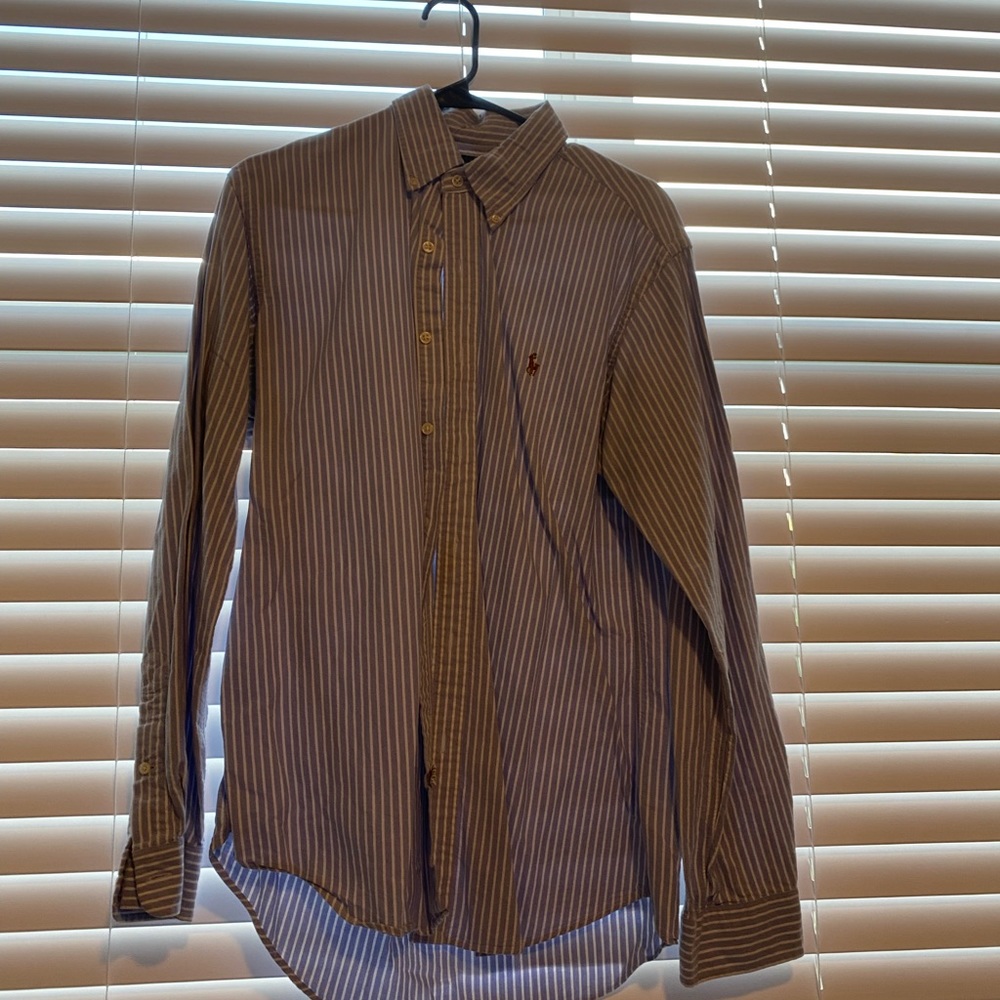 Men’s blue polo. Like new with no stains or signs of wear!